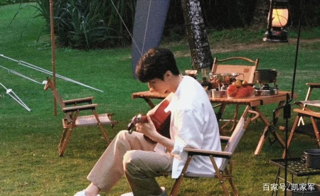 王俊凯的圈粉能力有多强？路人围观粉丝反黑抽奖，直接喊小凯宝宝-王俊凯粉丝有多牛