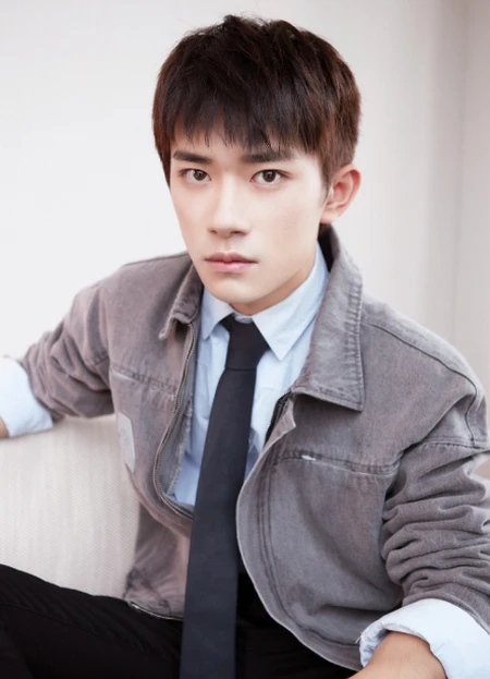 王俊凯千玺再度合体，闭关后投身星辰大海，为啥总凑不齐三个人？-千玺和王俊凯