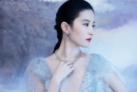 刘亦菲轻松拿下顶奢代言，越优秀越努力，漂亮的姑娘都自带光芒-刘亦菲代言的所有品牌