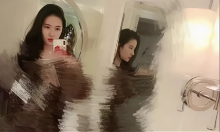 刘亦菲跷二郎腿读剧本，背竹篓逛街，给路人打马赛克真细心-刘亦菲打伞的壁纸