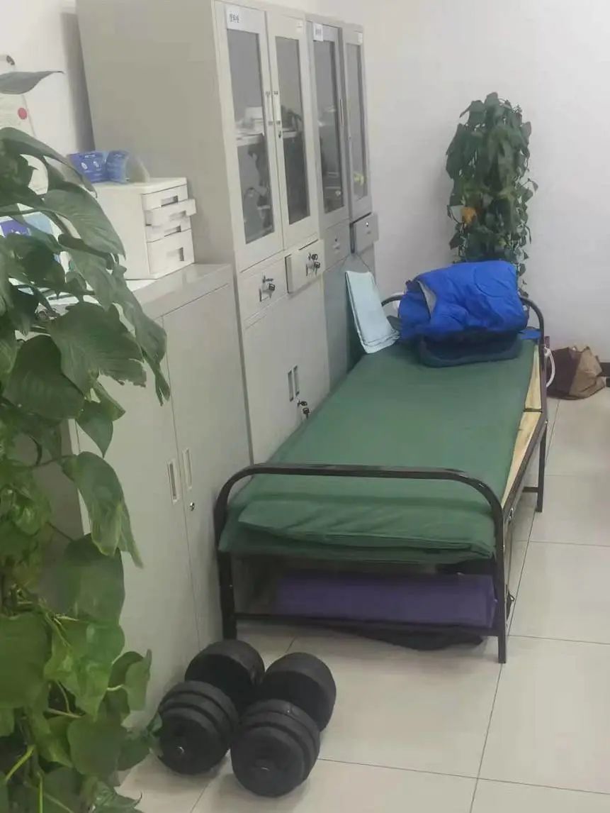 围墙内外“超能陆战队”！徐汇城管化身“大白”日夜守护着我们～-超能陆战队片段视频