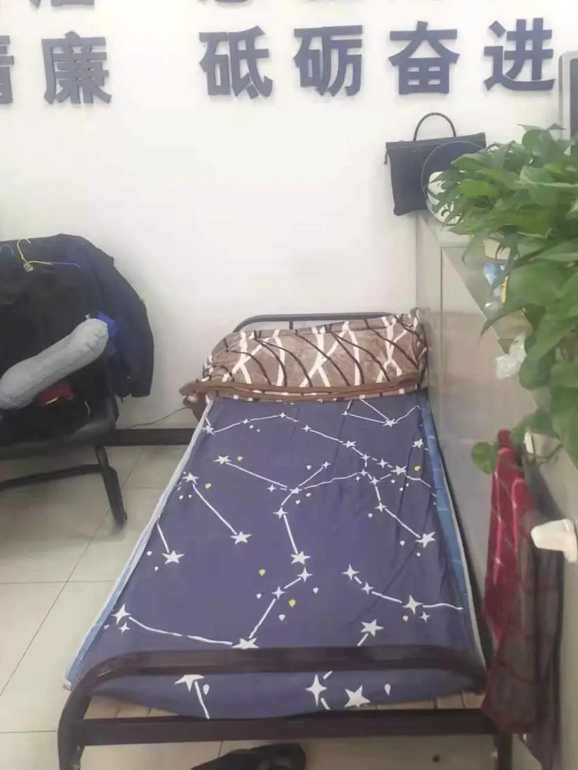 围墙内外“超能陆战队”！徐汇城管化身“大白”日夜守护着我们～-超能陆战队片段视频