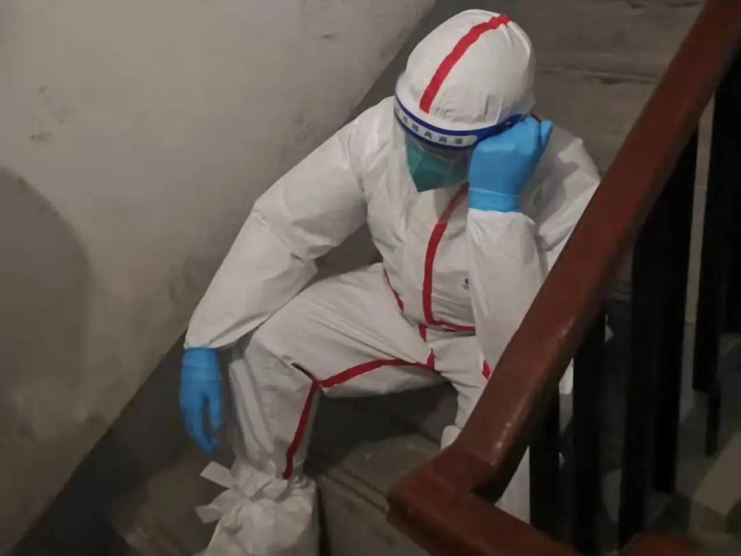 围墙内外“超能陆战队”！徐汇城管化身“大白”日夜守护着我们～-超能陆战队片段视频