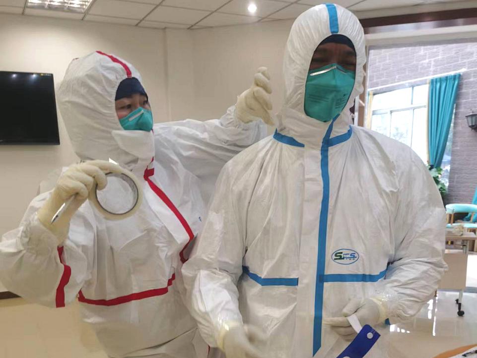 围墙内外“超能陆战队”！徐汇城管化身“大白”日夜守护着我们～-超能陆战队片段视频