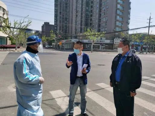 围墙内外“超能陆战队”！徐汇城管化身“大白”日夜守护着我们～-超能陆战队片段视频