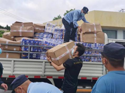 围墙内外“超能陆战队”！徐汇城管化身“大白”日夜守护着我们～-超能陆战队片段视频