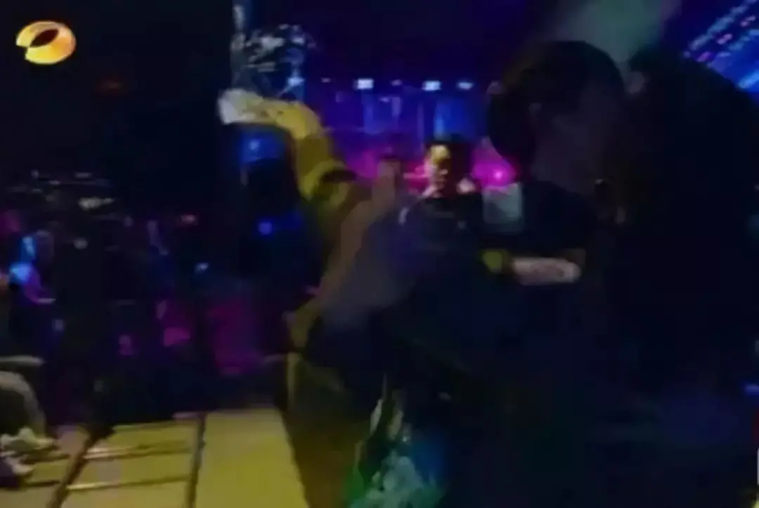 恋爱实锤了？这经纪人也是有故事的人-跟经纪人传绯闻的男明星