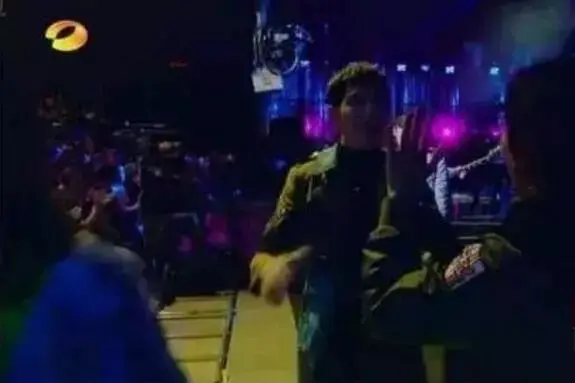 恋爱实锤了？这经纪人也是有故事的人-跟经纪人传绯闻的男明星