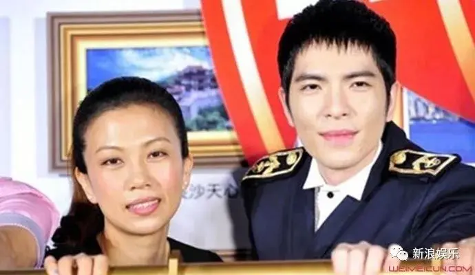 恋爱实锤了？这经纪人也是有故事的人-跟经纪人传绯闻的男明星