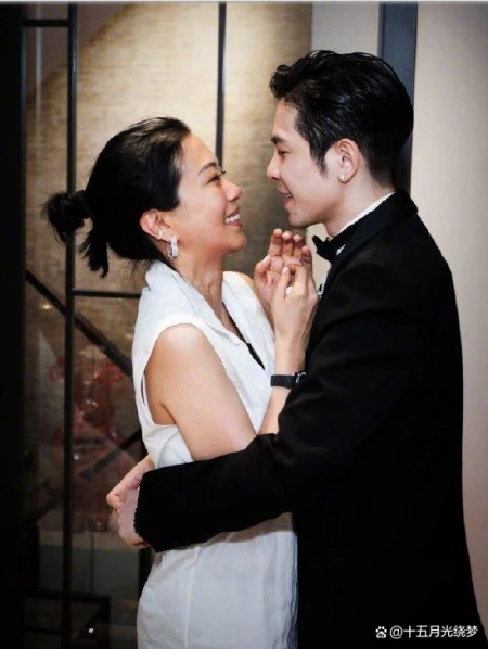 萧敬腾晒与经纪人林有慧合照，宣布求婚成功-萧敬腾 lion