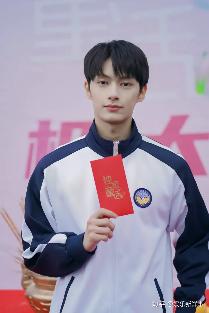 高甜校园剧《独家童话》开机 文俊辉化身高智商学霸“凌超”-独家童话在哪里拍摄的电影