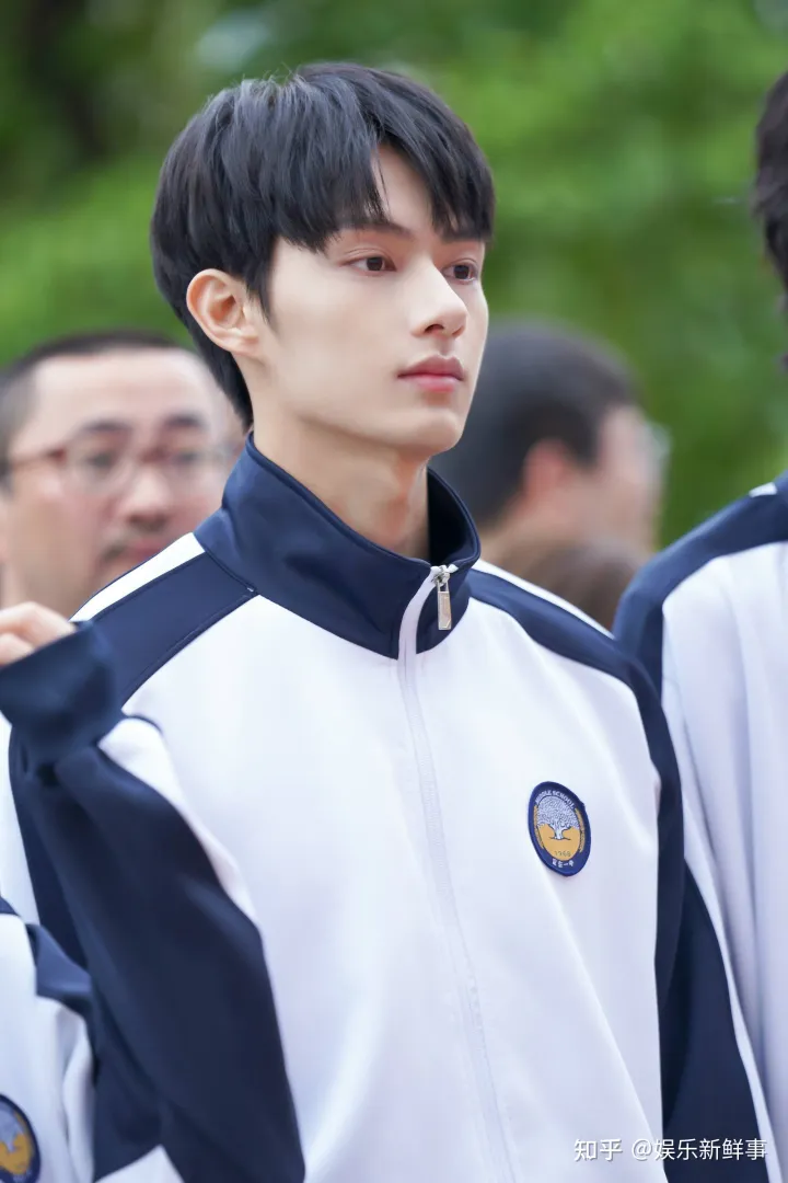 高甜校园剧《独家童话》开机 文俊辉化身高智商学霸“凌超”-独家童话在哪里拍摄的电影