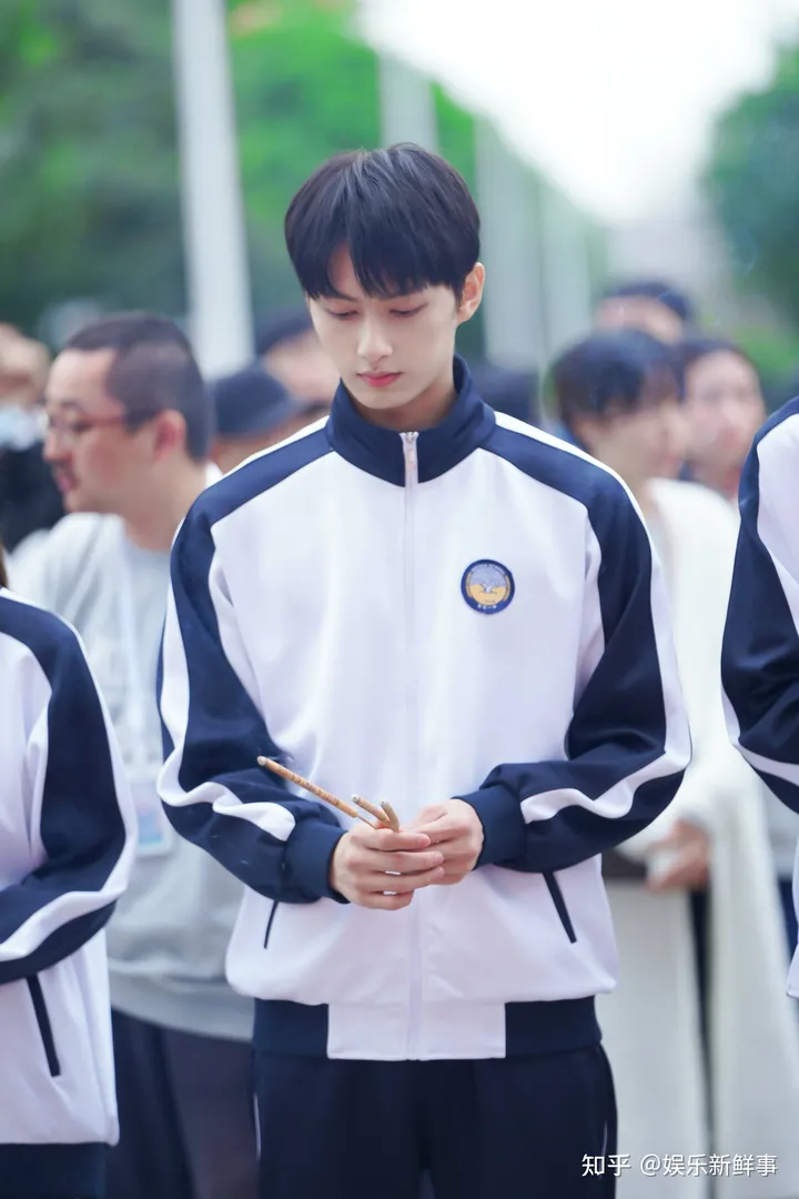 高甜校园剧《独家童话》开机 文俊辉化身高智商学霸“凌超”-独家童话在哪里拍摄的电影