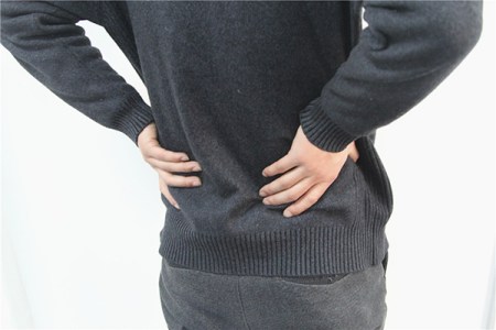 得了腰椎病怎么办？身体一直腰疼，不急，治疗方法很重要！