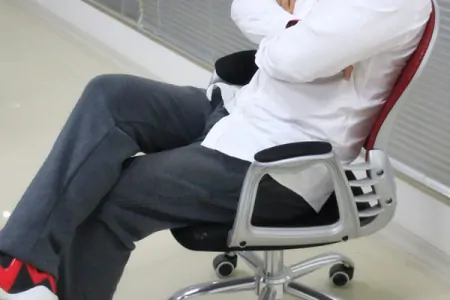 总觉得腰酸、腰痛，是什么原因？分享3招，或能缓解腰椎疼痛