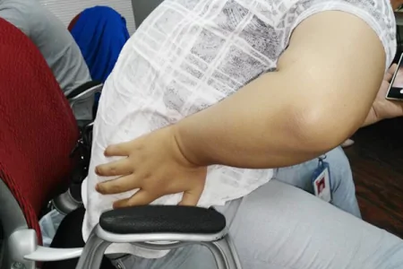 总觉得腰酸、腰痛，是什么原因？分享3招，或能缓解腰椎疼痛