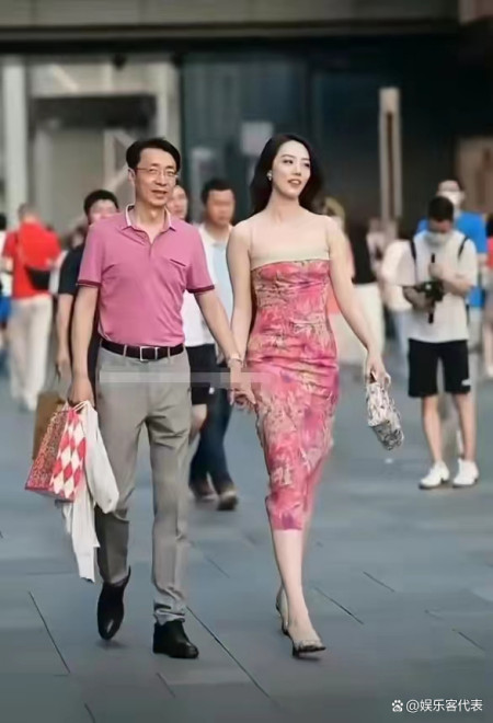 中石油小三董思槿，一月消费近10万，被网友扒了个底朝天！-董磊中国石油大学