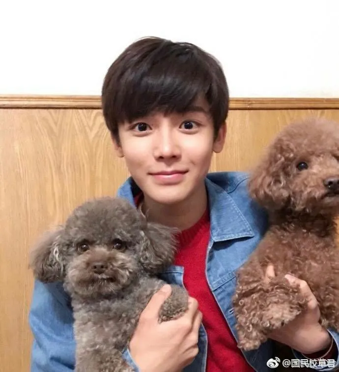 如何评价侯明昊的颜值？-侯明昊人品怎么样