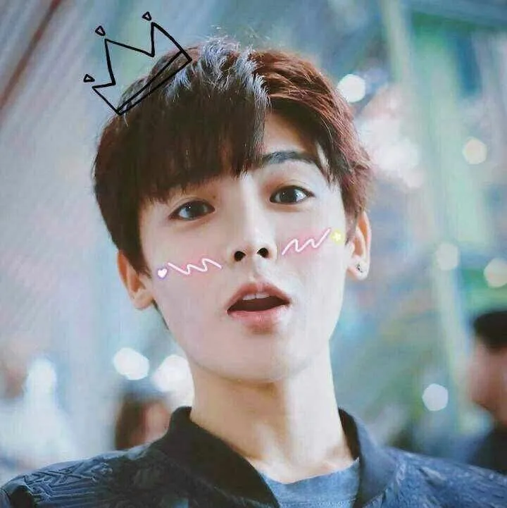 如何评价侯明昊的颜值？-侯明昊人品怎么样