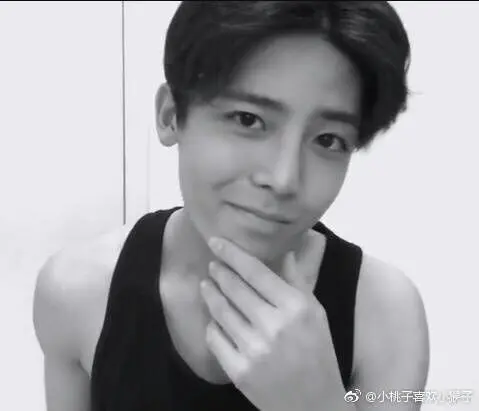 如何评价侯明昊的颜值？-侯明昊人品怎么样