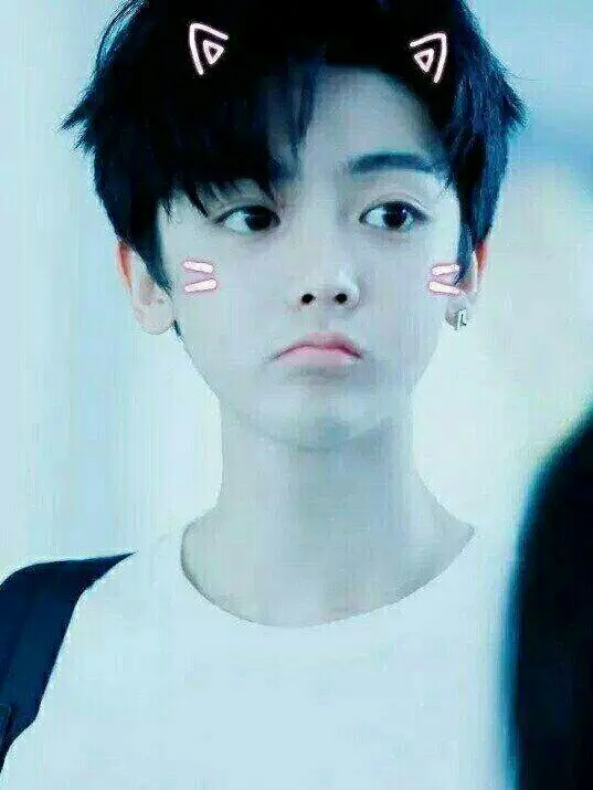 如何评价侯明昊的颜值？-侯明昊人品怎么样