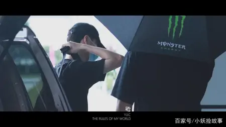 王一博开启连轴模式，兼顾天天向上跟街舞录制，两地来回奔波-王一博震动舞