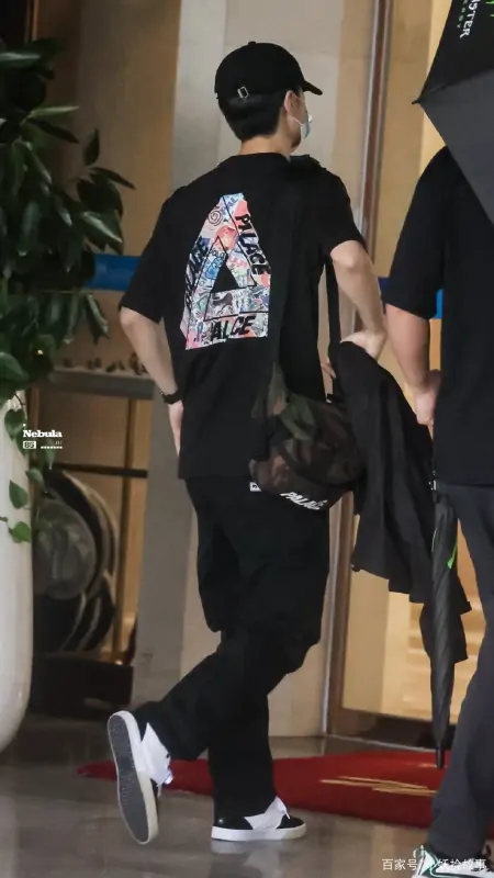 王一博开启连轴模式，兼顾天天向上跟街舞录制，两地来回奔波-王一博震动舞