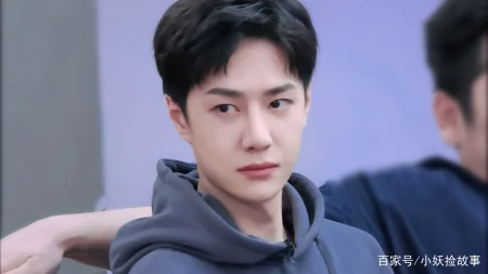 王一博年纪轻轻，却总被“老”字支配，看到理由后别笑出花来-王一博老年照