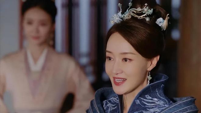 《长风渡》演婆婆，从主持人到上市公司老板娘，她的人生着实精彩