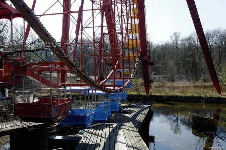 白水游乐设备为客户提供了一个安全、有趣的游乐环境-白水洋游客中心酒店