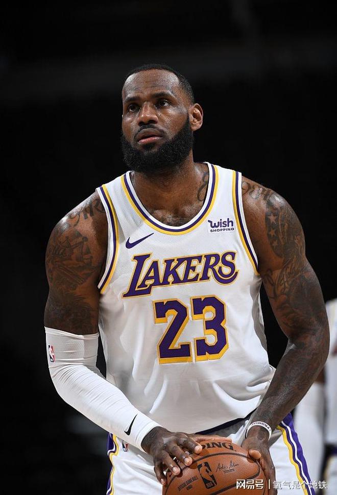 詹姆斯当选全明星票王！他是现役最受欢迎超巨！历史仅次于乔丹！-詹姆斯全明星赛次数多少