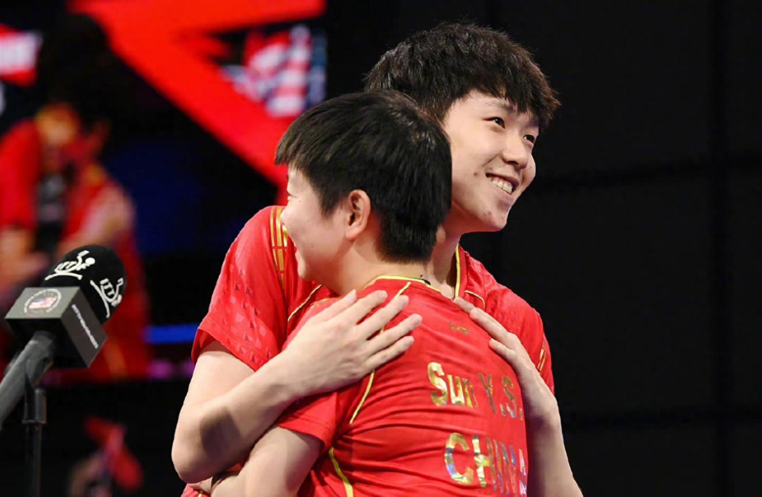 示爱王楚钦？孙颖莎身穿卫衣曝光恋情？20时，孙颖莎妈妈回应-孙颖莎王楚钦混双被拆