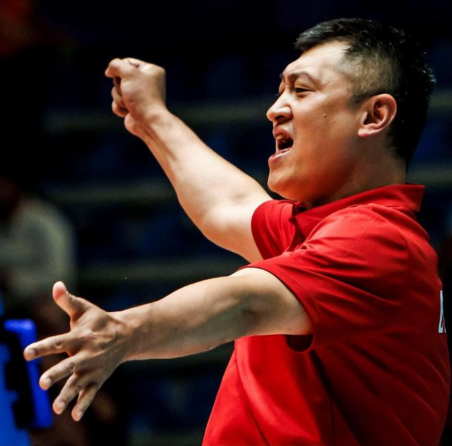 女排3-0夺第1！20岁冠军队长两战轰37分，三叉戟爆发主帅挥拳庆祝-女排决赛直播cctv5直播大运会