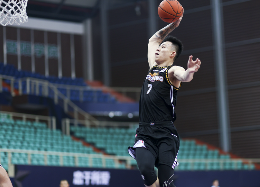 张镇麟或被重罚？广东男篮做出重大决定，禁赛可能是跑不了了-蓝球员张镇麟