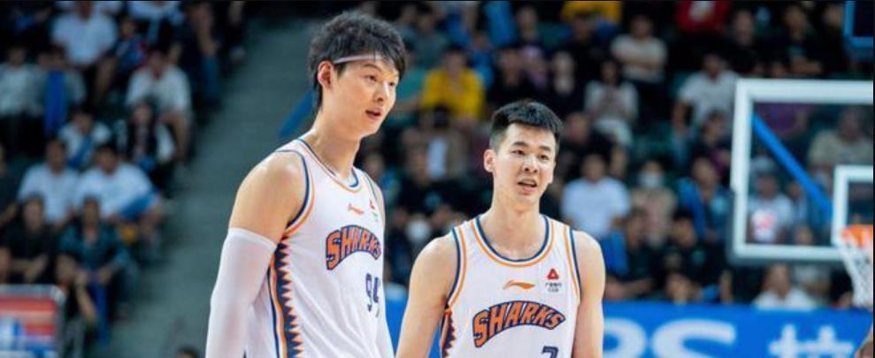 王哲林消极提前退赛原因曝光：主帅透露腿部拉伤 被队友搀扶上救护车