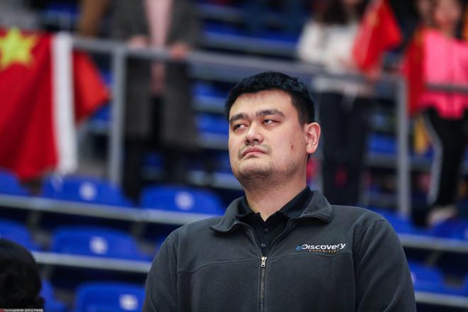 晚上11点！临近比赛，郭艾伦突然拒绝姚明召唤，再次缺席重要赛事-郭艾伦退场道歉