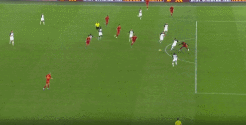 2-1！1-1！足坛疯狂一夜：罗马绝杀，利物浦读秒绝平，皇马丢榜首-罗马利物浦拜仁