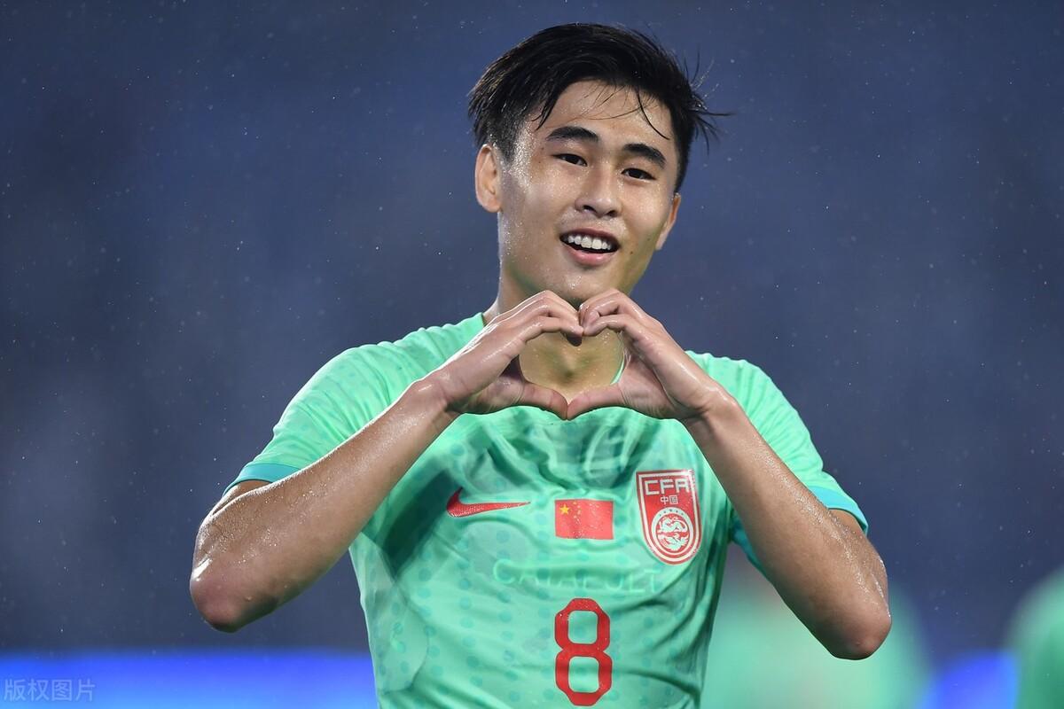 亚运情侣！戴伟浚与女足“姐弟恋”曝光，球迷怒赞一股清流-戴伟浚踢球视频