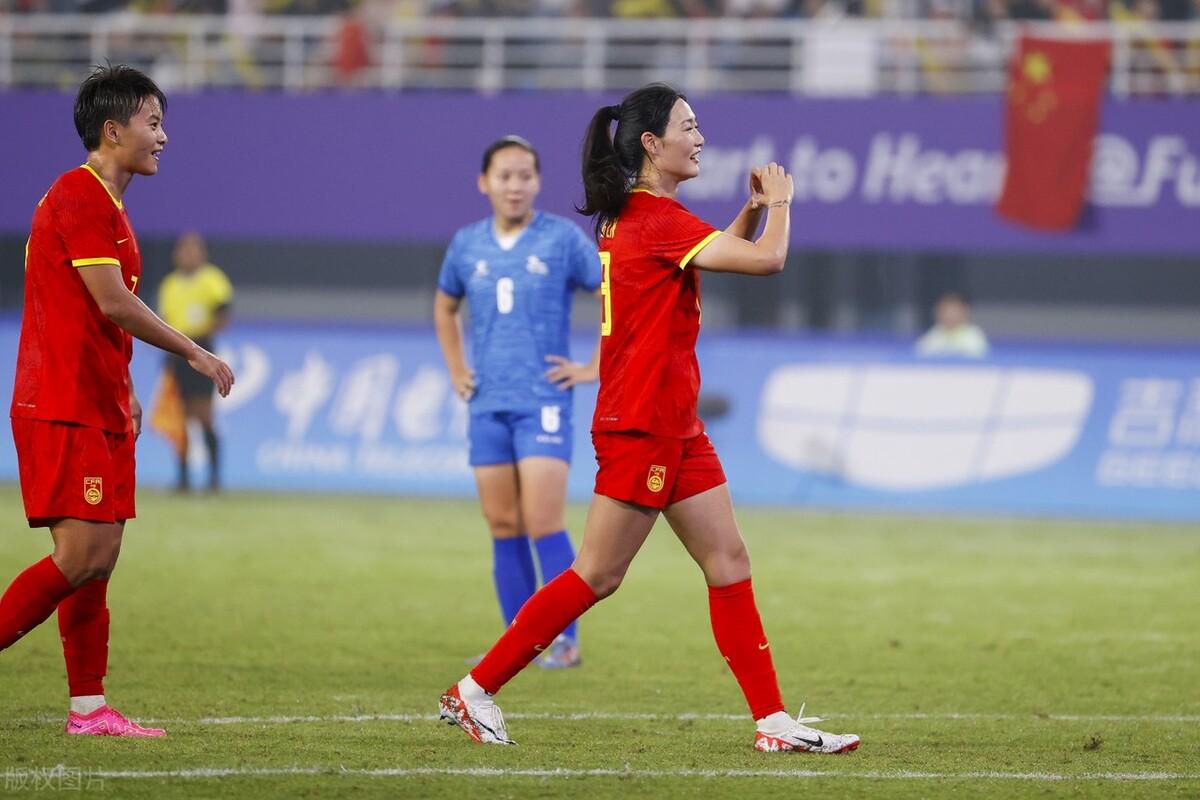 亚运情侣！戴伟浚与女足“姐弟恋”曝光，球迷怒赞一股清流-戴伟浚踢球视频