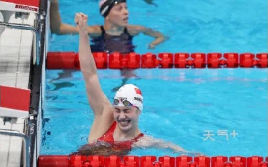 奥运会游泳比赛同时获2金1银并打破世界纪录，张雨菲是如何做到的-2021年东京奥运会张雨霏比赛视频