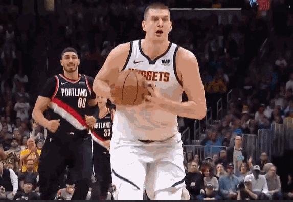 如何评价约基奇在 2018-19 赛季的表现，他有哪些让你印象深刻的特点和故事？-约基奇为什么厉害