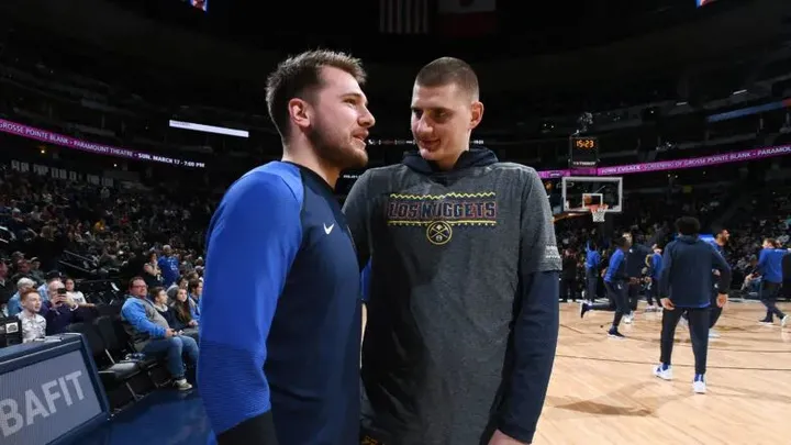 如何评价东契奇和约基奇这两个核心超巨，他们带队的方式有什么异同？-东契奇约基奇谁厉害