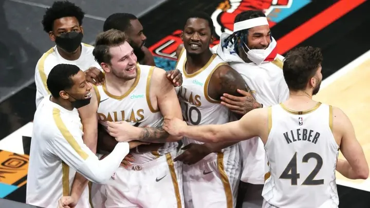 如何评价东契奇和约基奇这两个核心超巨，他们带队的方式有什么异同？-东契奇约基奇谁厉害