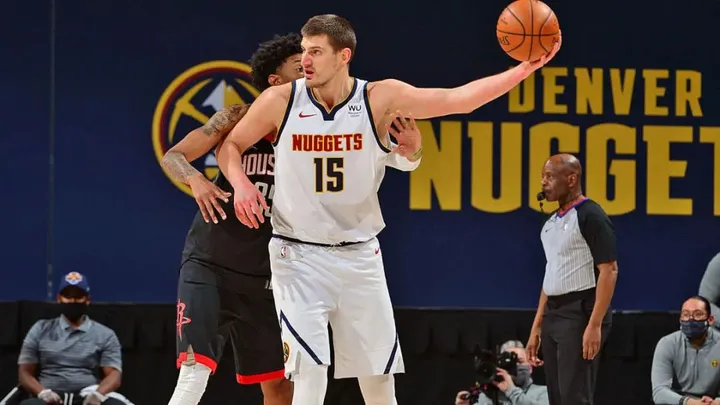 如何评价东契奇和约基奇这两个核心超巨，他们带队的方式有什么异同？-东契奇约基奇谁厉害