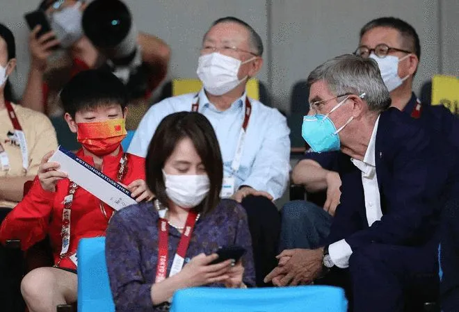 止藤片？孙颖莎：一个没有感情的奶脸莎手-孙颖莎专治各种花里胡哨