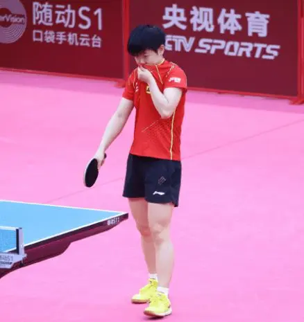 止藤片？孙颖莎：一个没有感情的奶脸莎手-孙颖莎专治各种花里胡哨