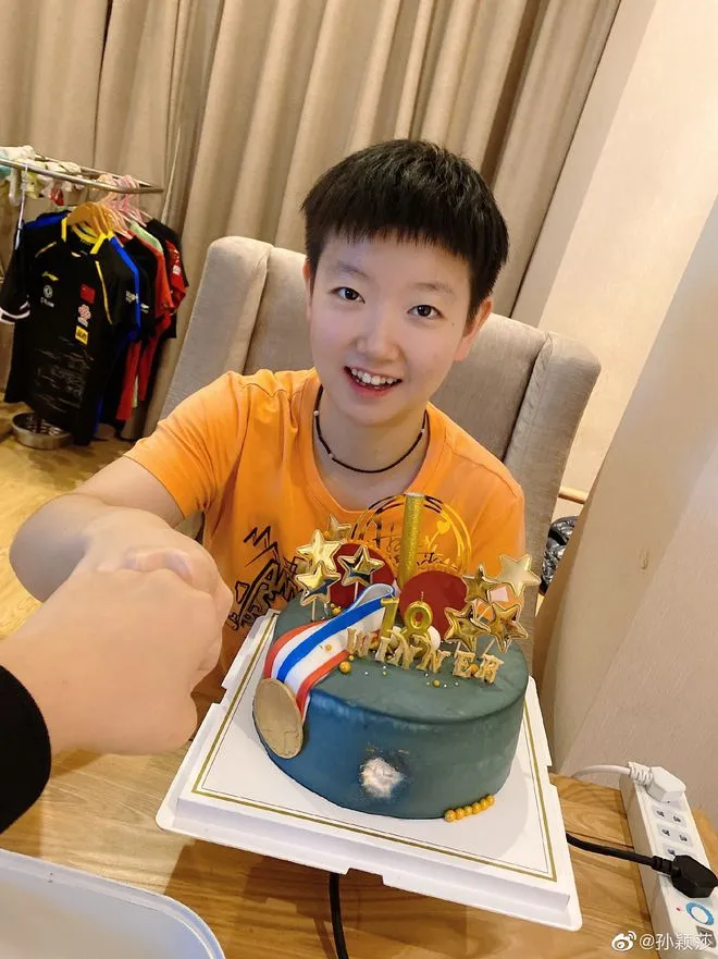 止藤片？孙颖莎：一个没有感情的奶脸莎手-孙颖莎专治各种花里胡哨