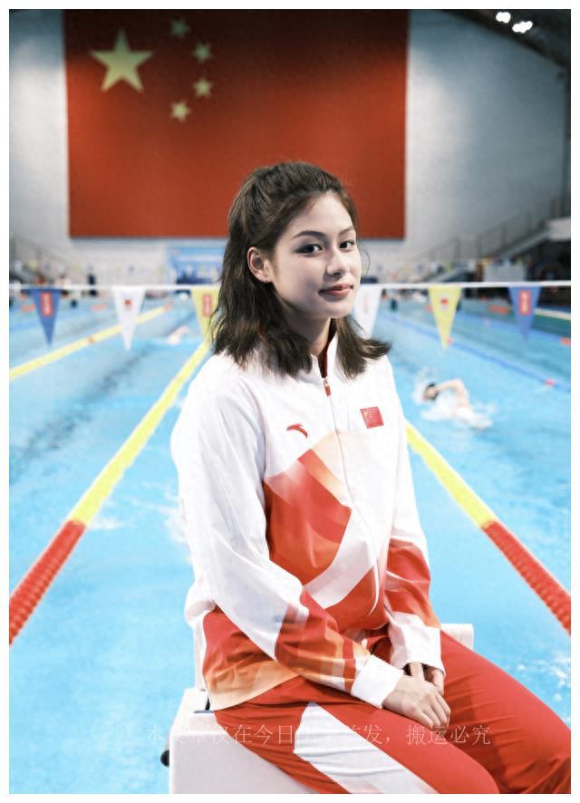 新晋泳池女神余依婷，网友：比内娱所谓的顶流要好看，初恋的感觉-余依婷获女子200米混合泳第5名