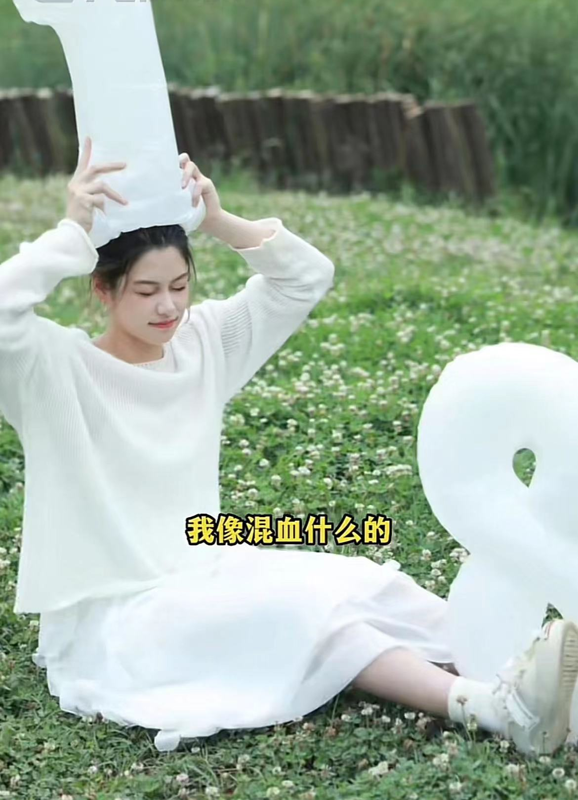 新晋泳池女神火遍外网！长相混血惹争议，肤白貌美自称纯正中国人-泳坛女神