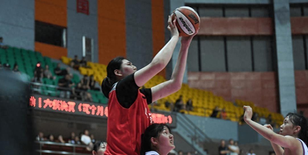 19中19！中国16岁2米28女姚明又爆发，两战轰76分剑指冠军-中国的女姚明